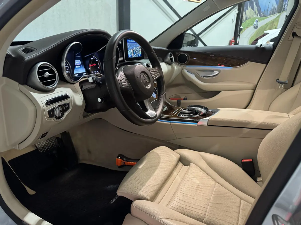 180 Ambition | navi | leder | led | airmatic | sfeer |