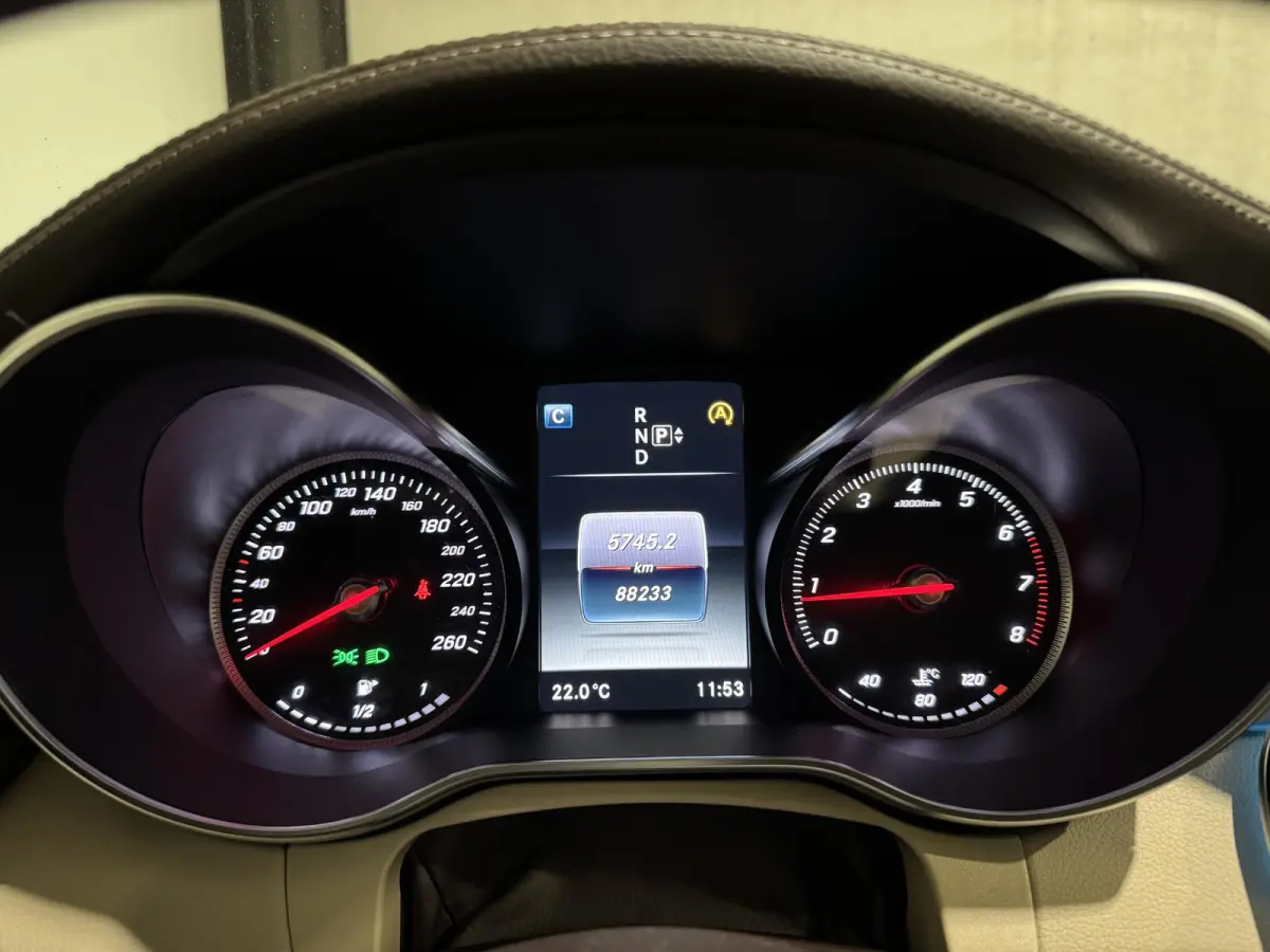 180 Ambition | navi | leder | led | airmatic | sfeer |