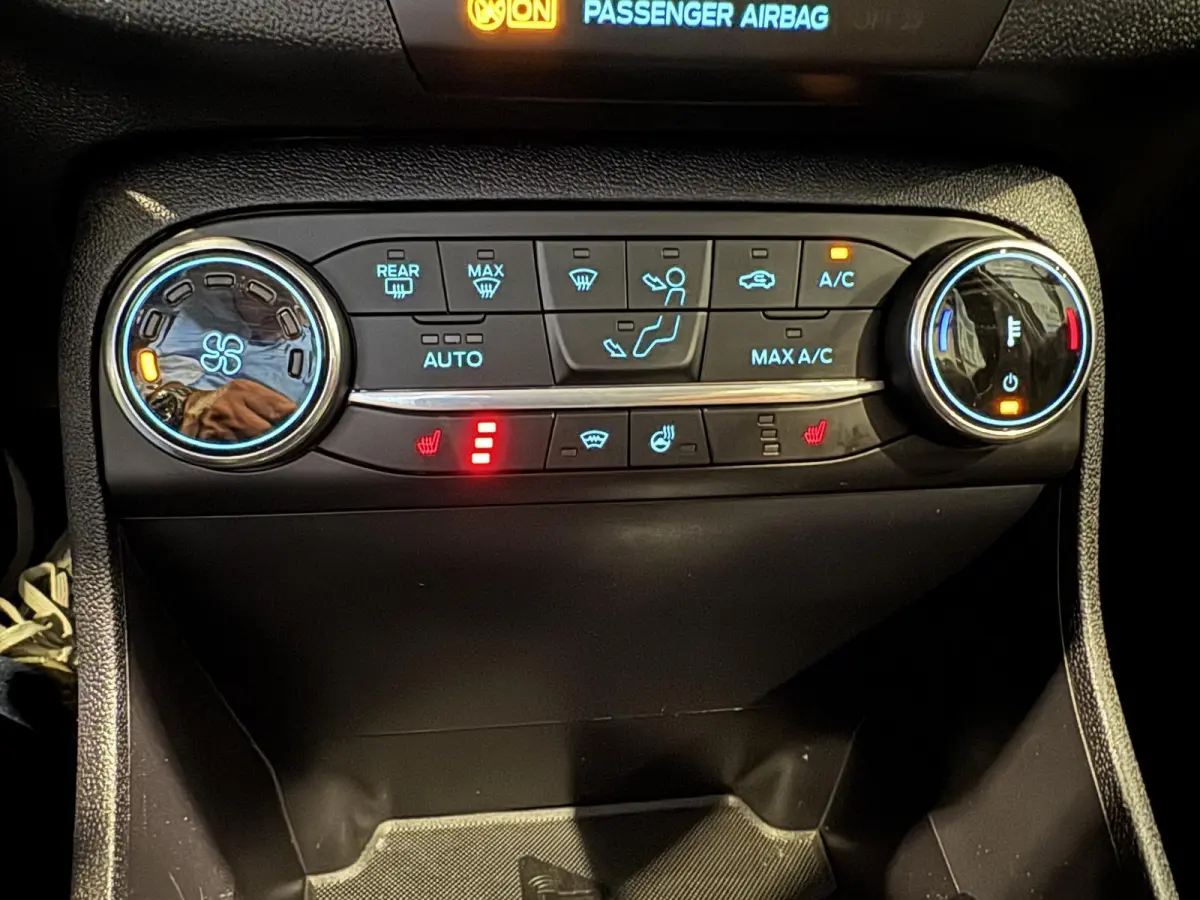 1.0 EcoBoost Hybrid Titanium | carplay | stoelverwarming |