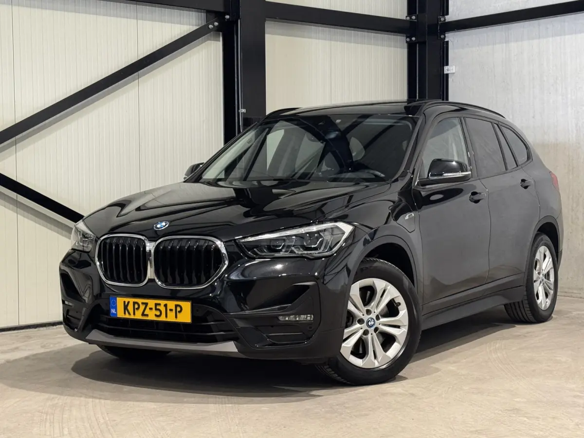 xDrive25e Business | panorama | navi | led | privacy glas |