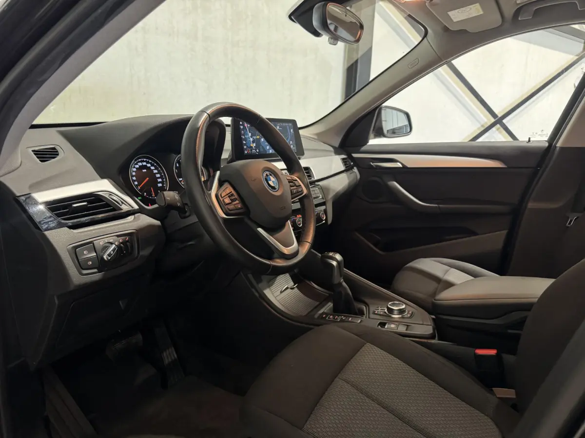 xDrive25e Business | panorama | navi | led | privacy glas |