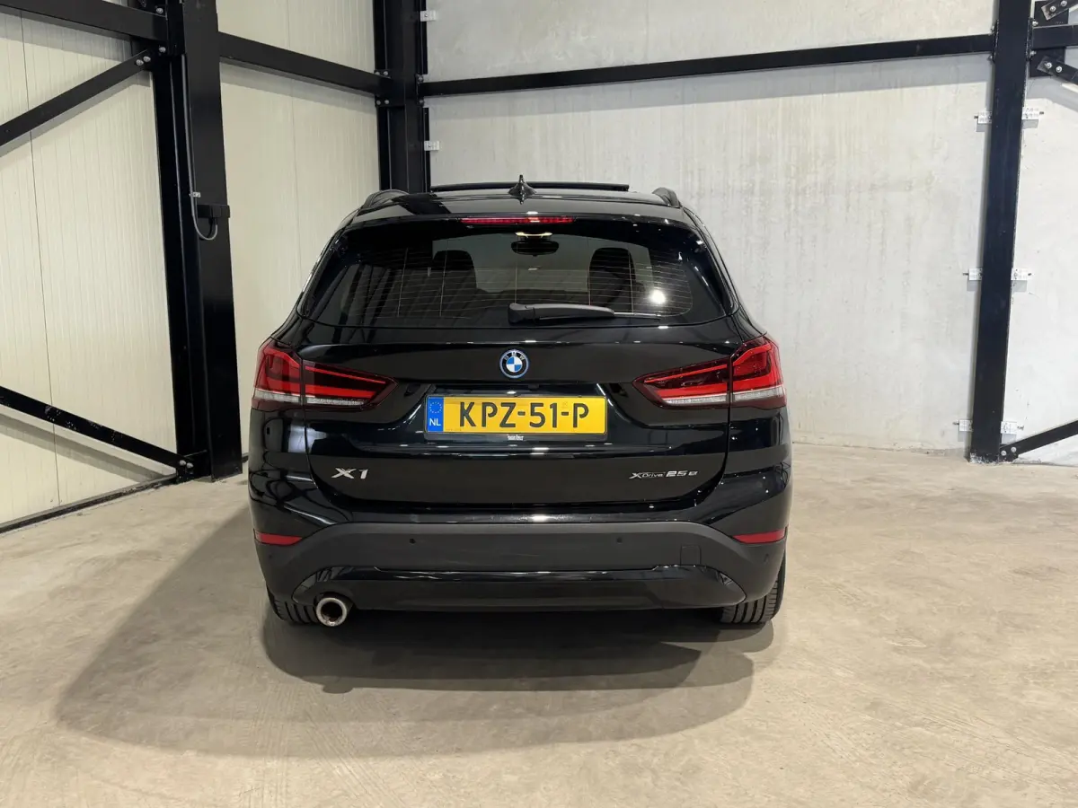 xDrive25e Business | panorama | navi | led | privacy glas |