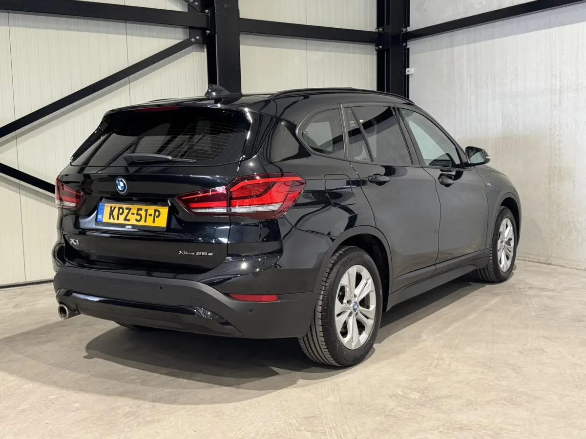 xDrive25e Business | panorama | navi | led | privacy glas |