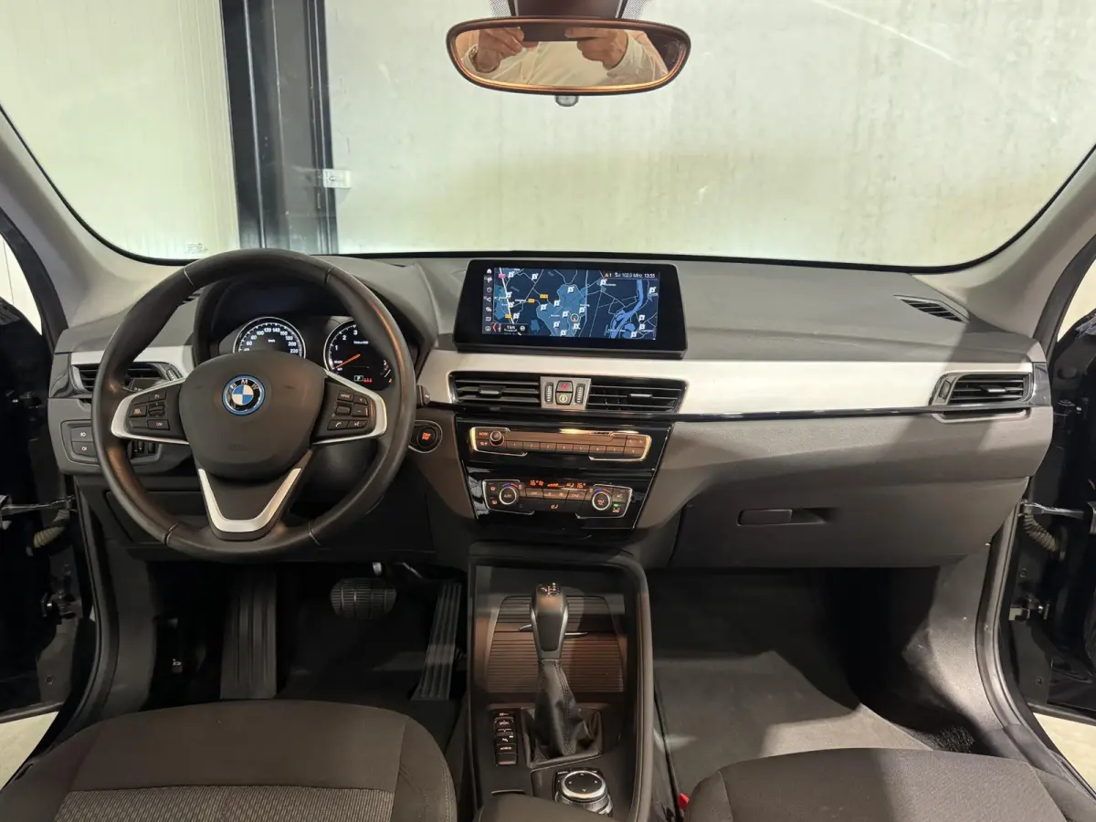 xDrive25e Business | panorama | navi | led | privacy glas |