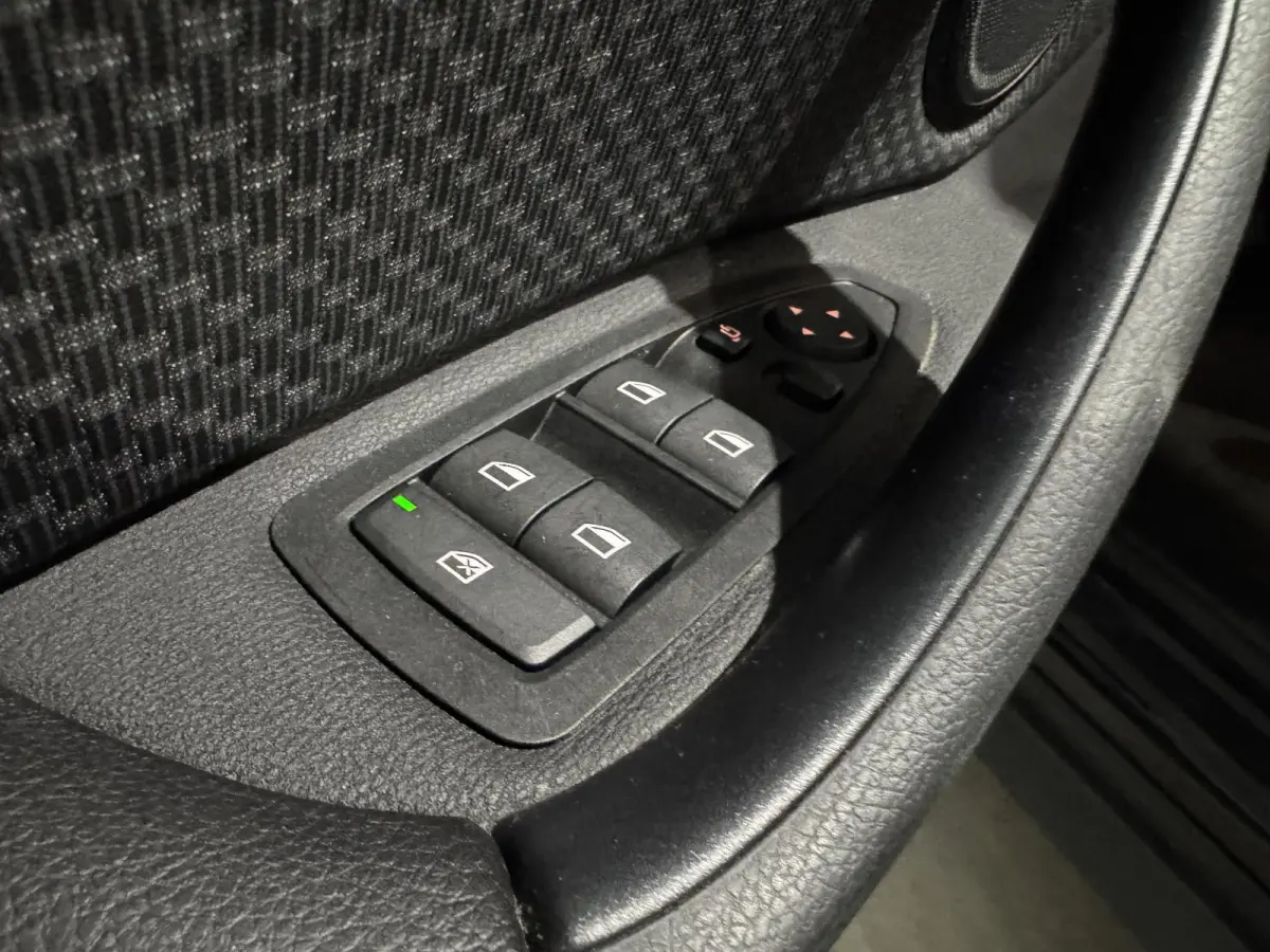xDrive25e Business | panorama | navi | led | privacy glas |