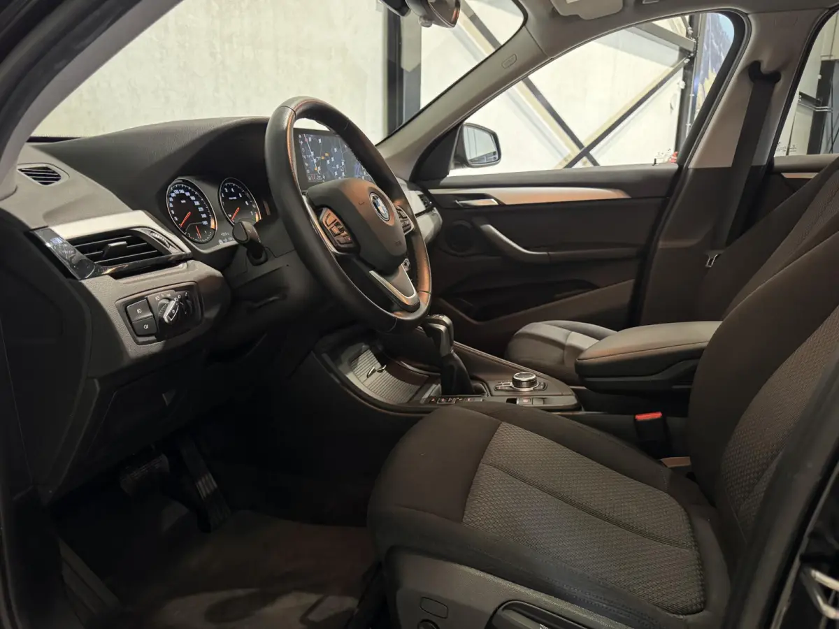xDrive25e Business | panorama | navi | led | privacy glas |
