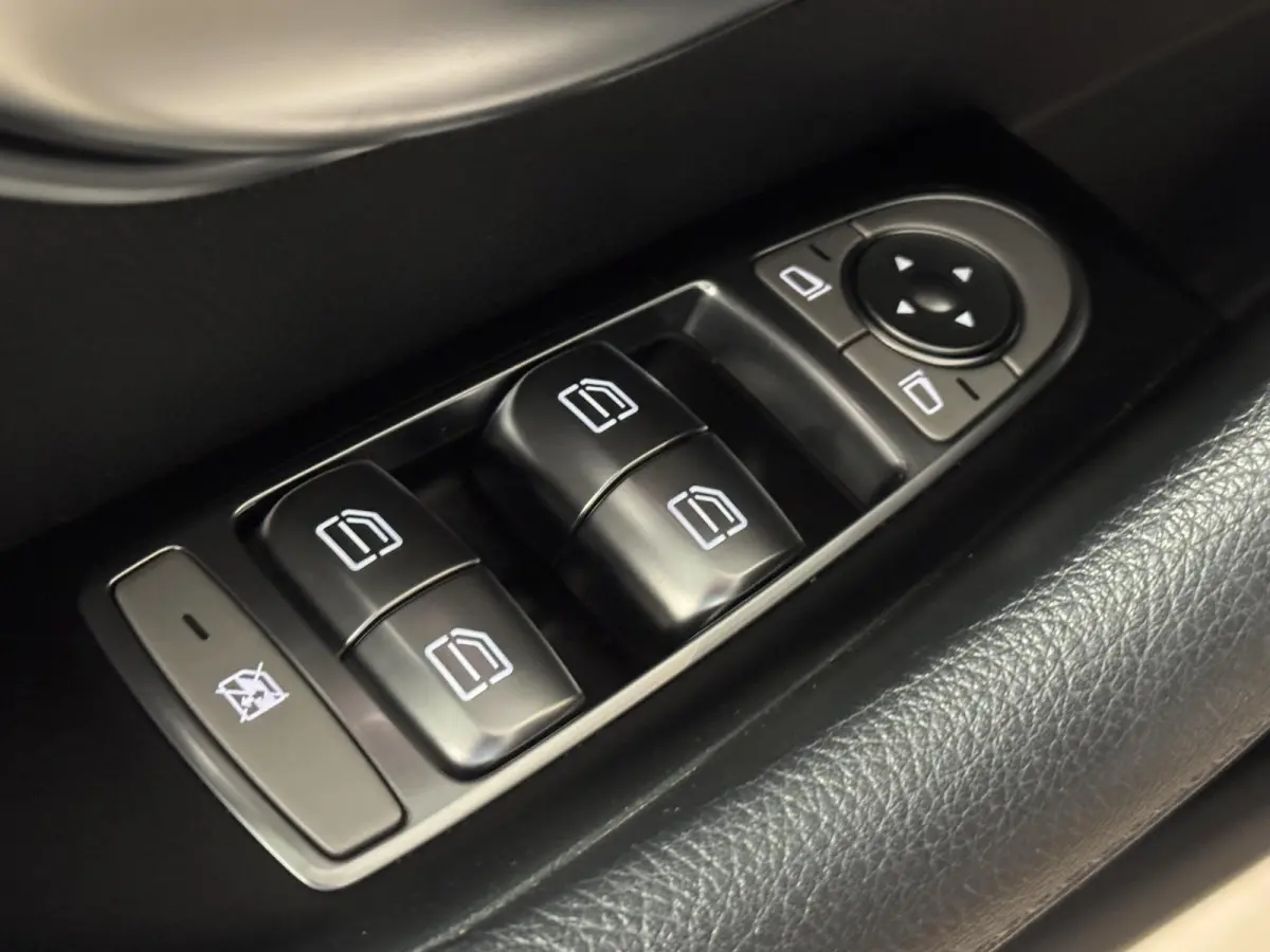 300 e | navi | trekhaak | half-leder | carplay |