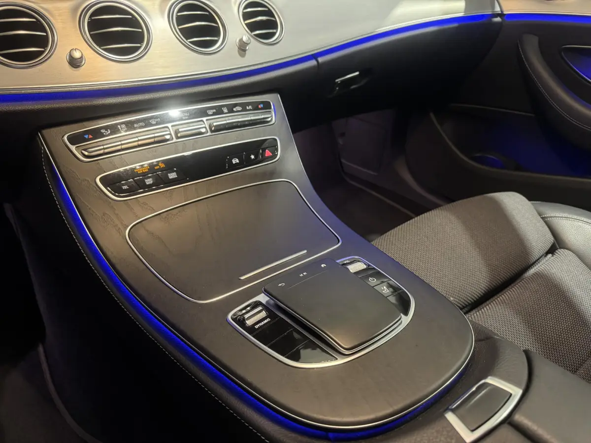 300 e | navi | trekhaak | half-leder | carplay |