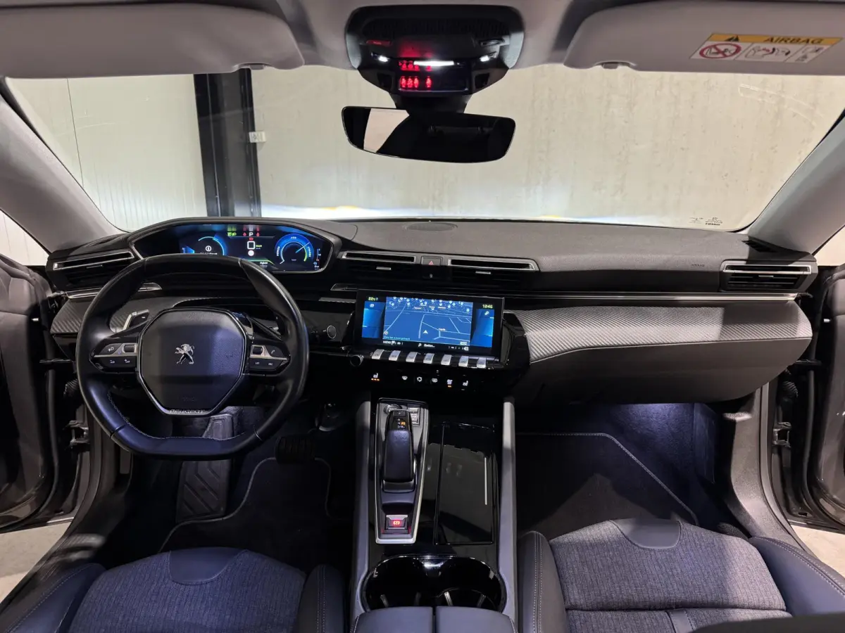 1.6 HYbrid Allure | navi | trekhaak | half-leder |