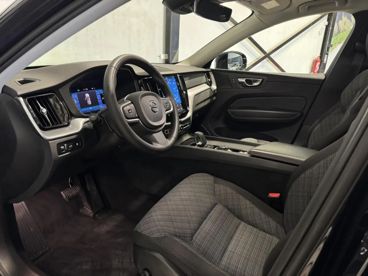 2.0 Recharge T6 AWD Business | panorama | navi | facelift model |