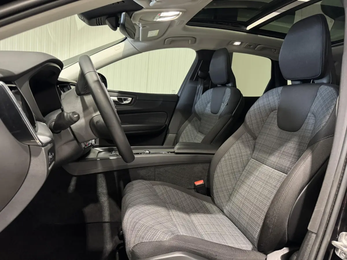2.0 Recharge T6 AWD Business | panorama | navi | facelift model |