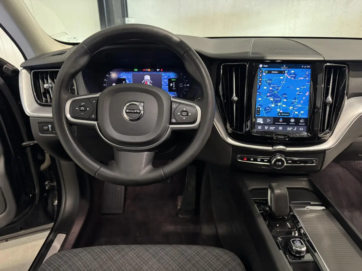 2.0 Recharge T6 AWD Business | panorama | navi | facelift model |