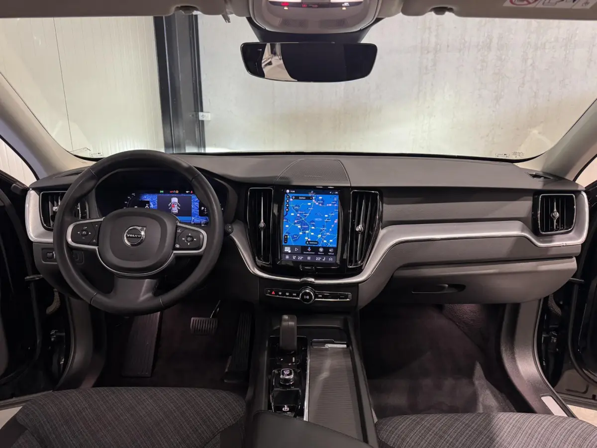 2.0 Recharge T6 AWD Business | panorama | navi | facelift model |