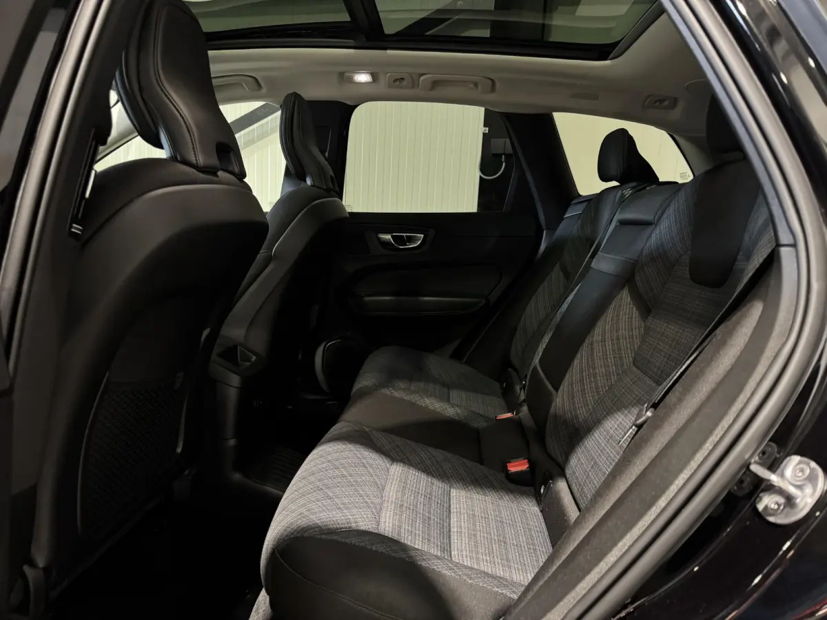 2.0 Recharge T6 AWD Business | panorama | navi | facelift model |