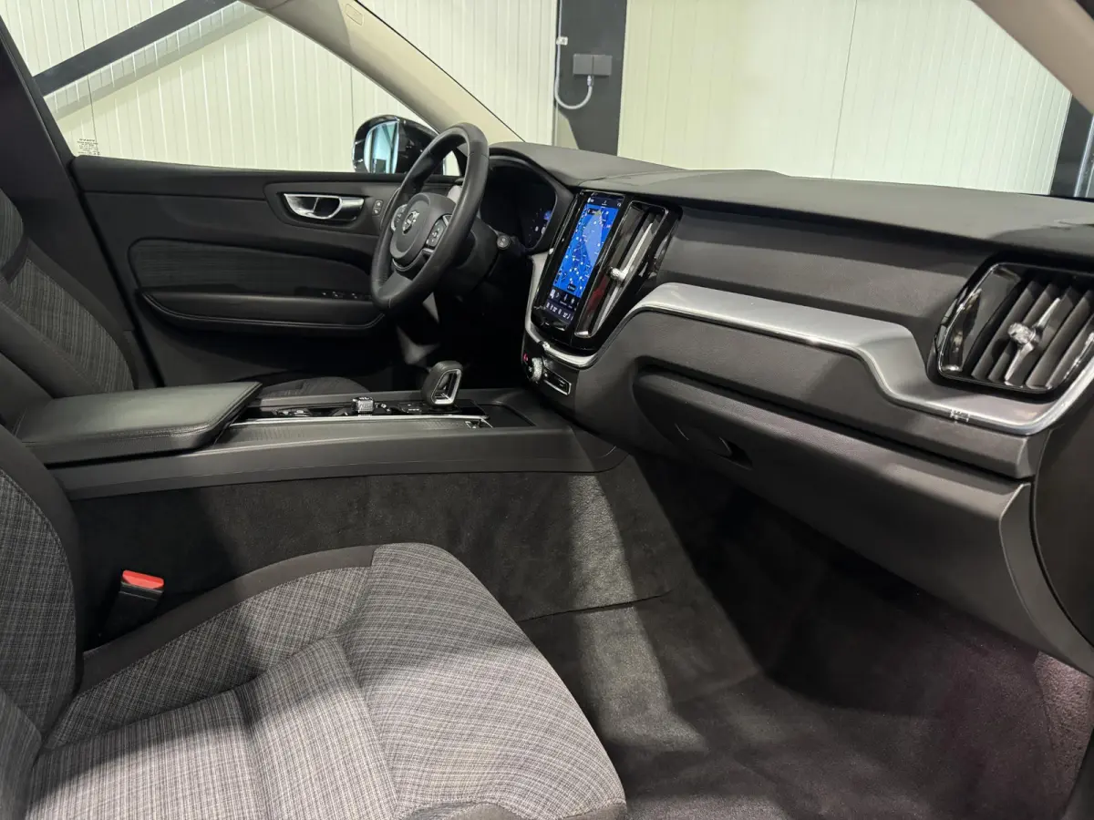 2.0 Recharge T6 AWD Business | panorama | navi | facelift model |