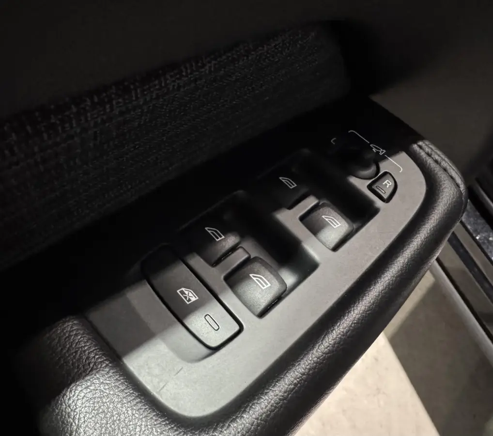 2.0 Recharge T6 AWD Business | panorama | navi | facelift model |