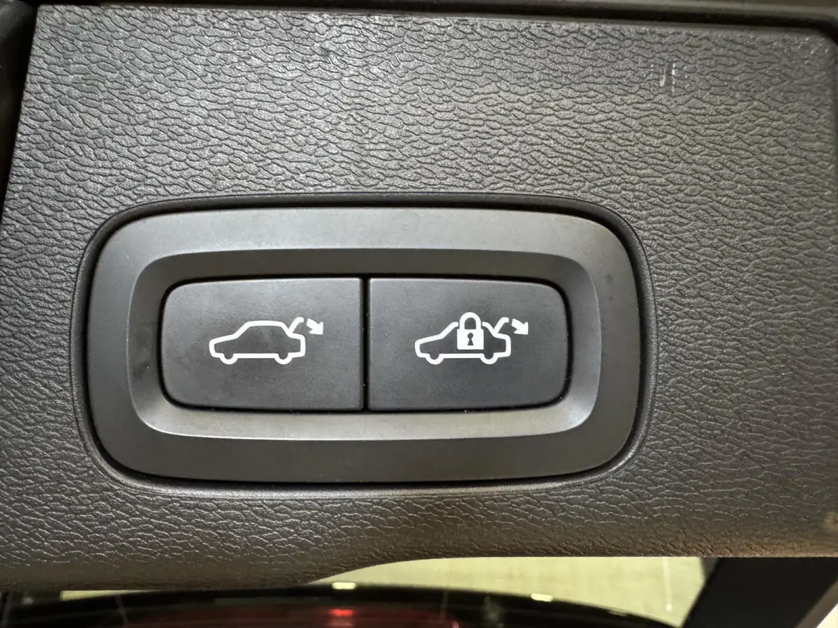 2.0 Recharge T6 AWD Business | panorama | navi | facelift model |