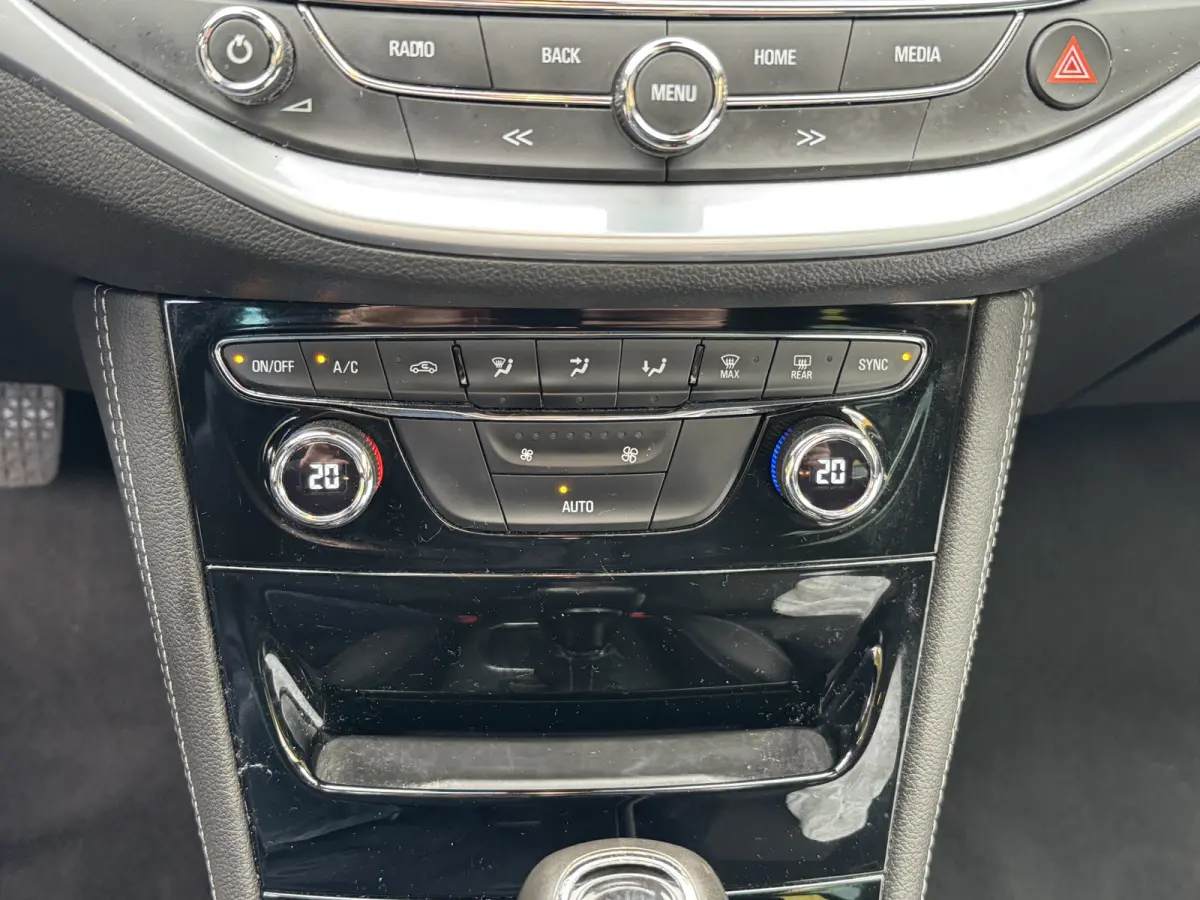 1.4 Turbo 150PK Innovation Automaat Schuifdak Navi Camera Carplay