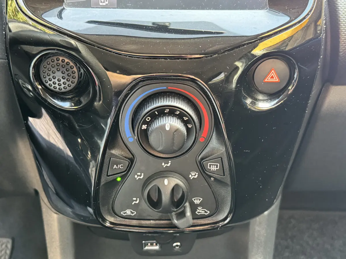 1.0 VTi Feel 5drs Airco Camera Carplay