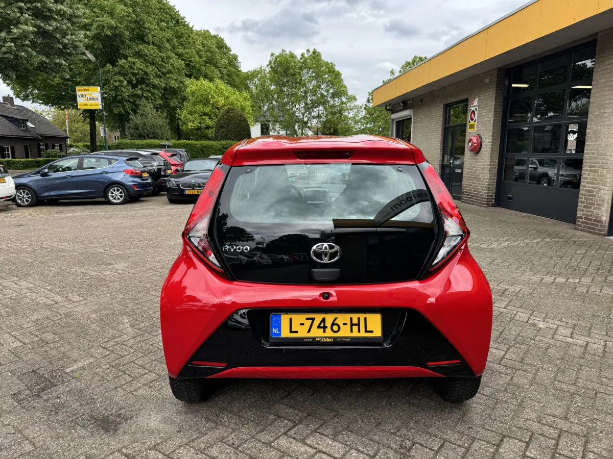 1.0 VVT-i x-joy Automaat Airco Camera Carplay
