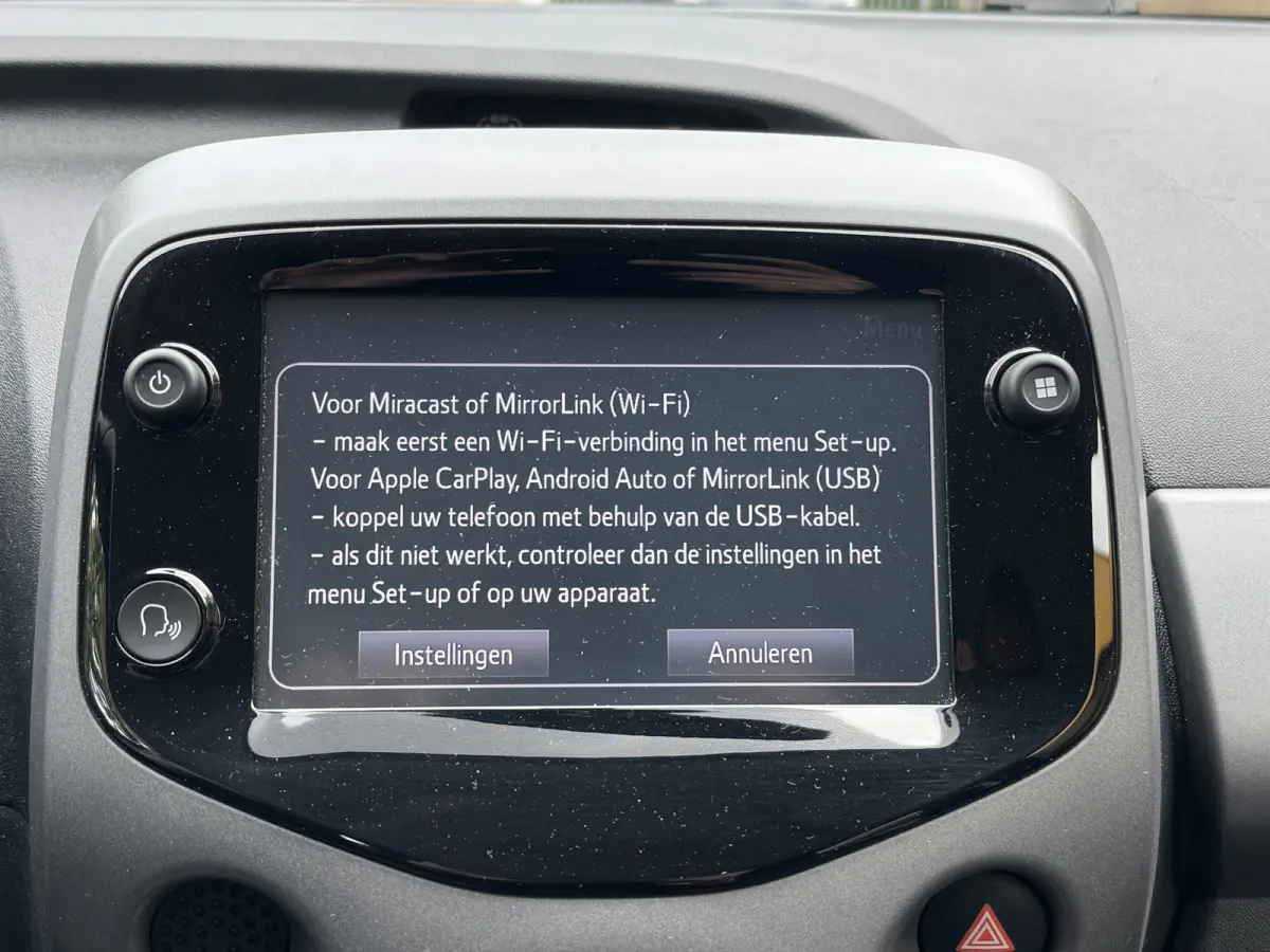 1.0 VVT-i x-joy Automaat Airco Camera Carplay