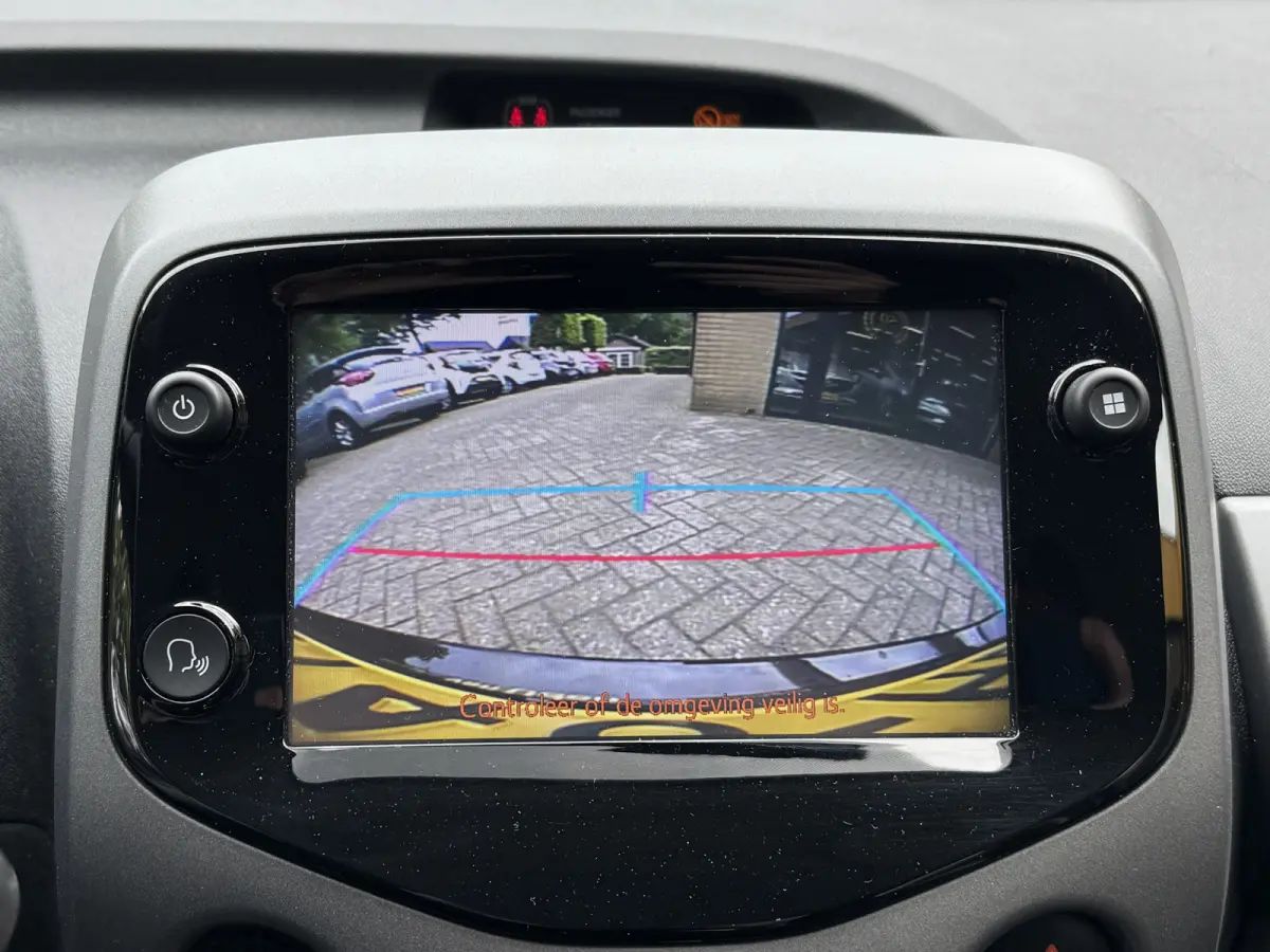 1.0 VVT-i x-joy Automaat Airco Camera Carplay
