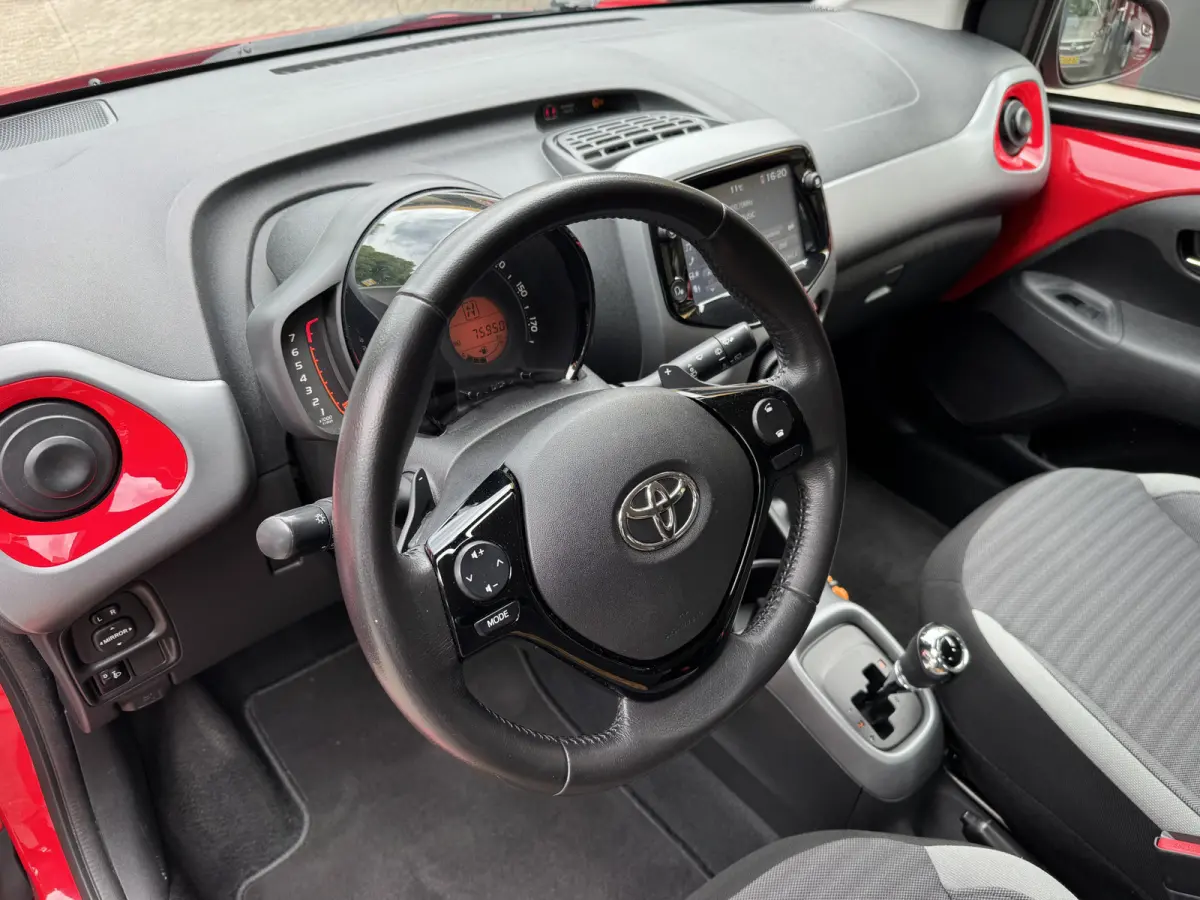 1.0 VVT-i x-joy Automaat Airco Camera Carplay
