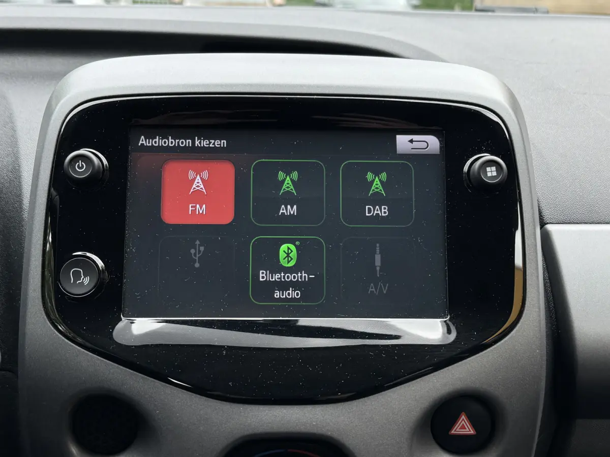 1.0 VVT-i x-joy Automaat Airco Camera Carplay