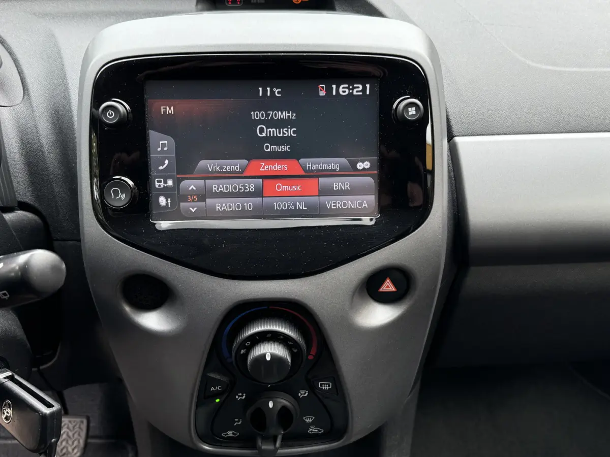1.0 VVT-i x-joy Automaat Airco Camera Carplay