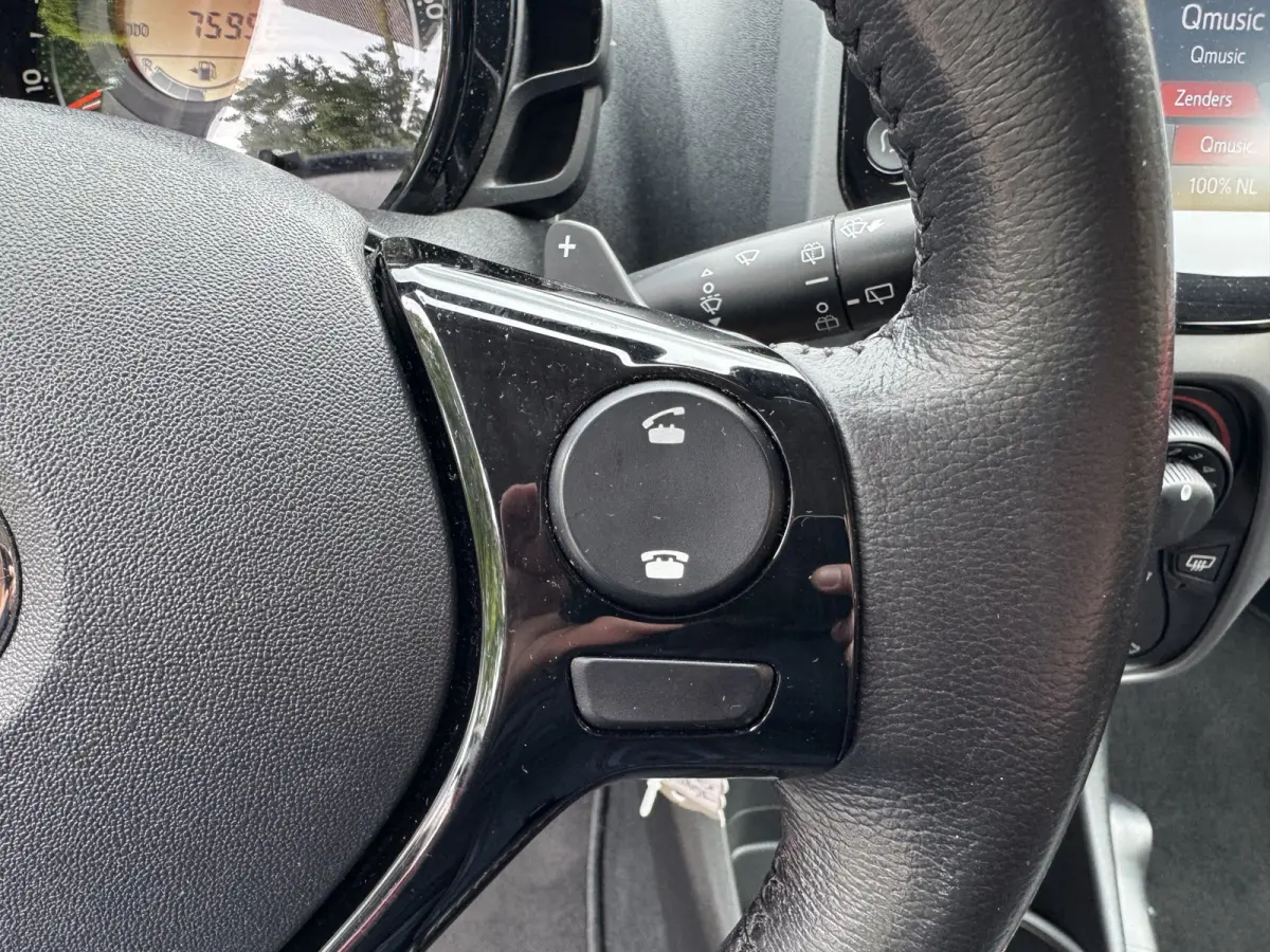 1.0 VVT-i x-joy Automaat Airco Camera Carplay