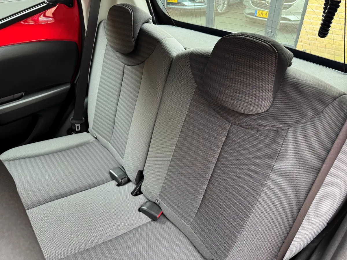 1.0 VVT-i x-joy Automaat Airco Camera Carplay
