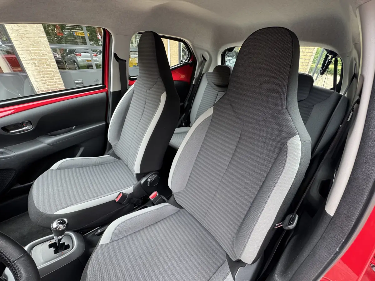 1.0 VVT-i x-joy Automaat Airco Camera Carplay