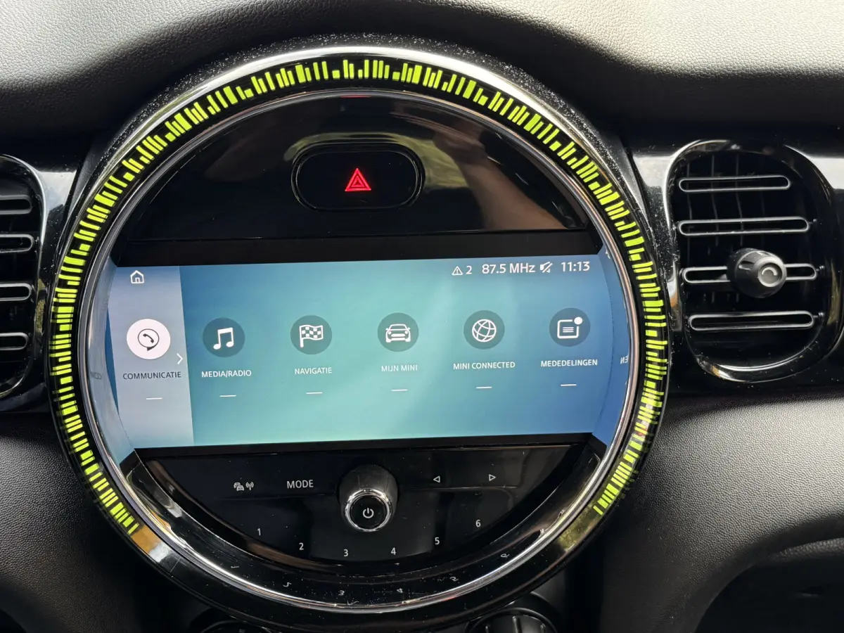 1.5 One Climate Control Led Navi Carplay
