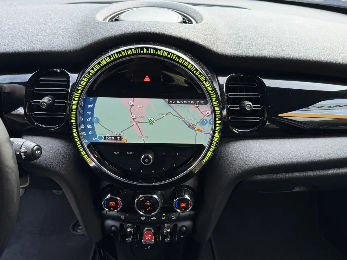 1.5 One Climate Control Led Navi Carplay