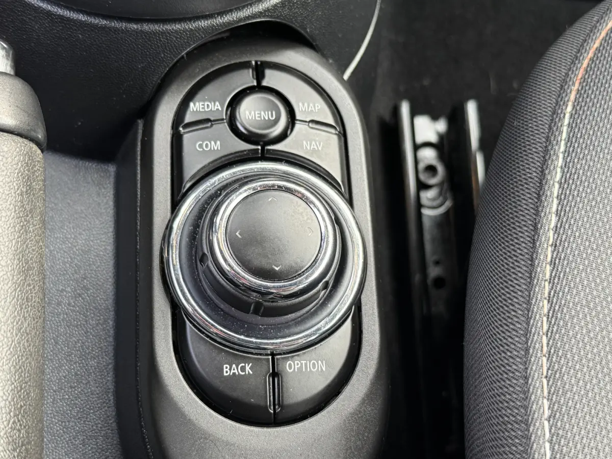 1.5 One Climate Control Led Navi Carplay