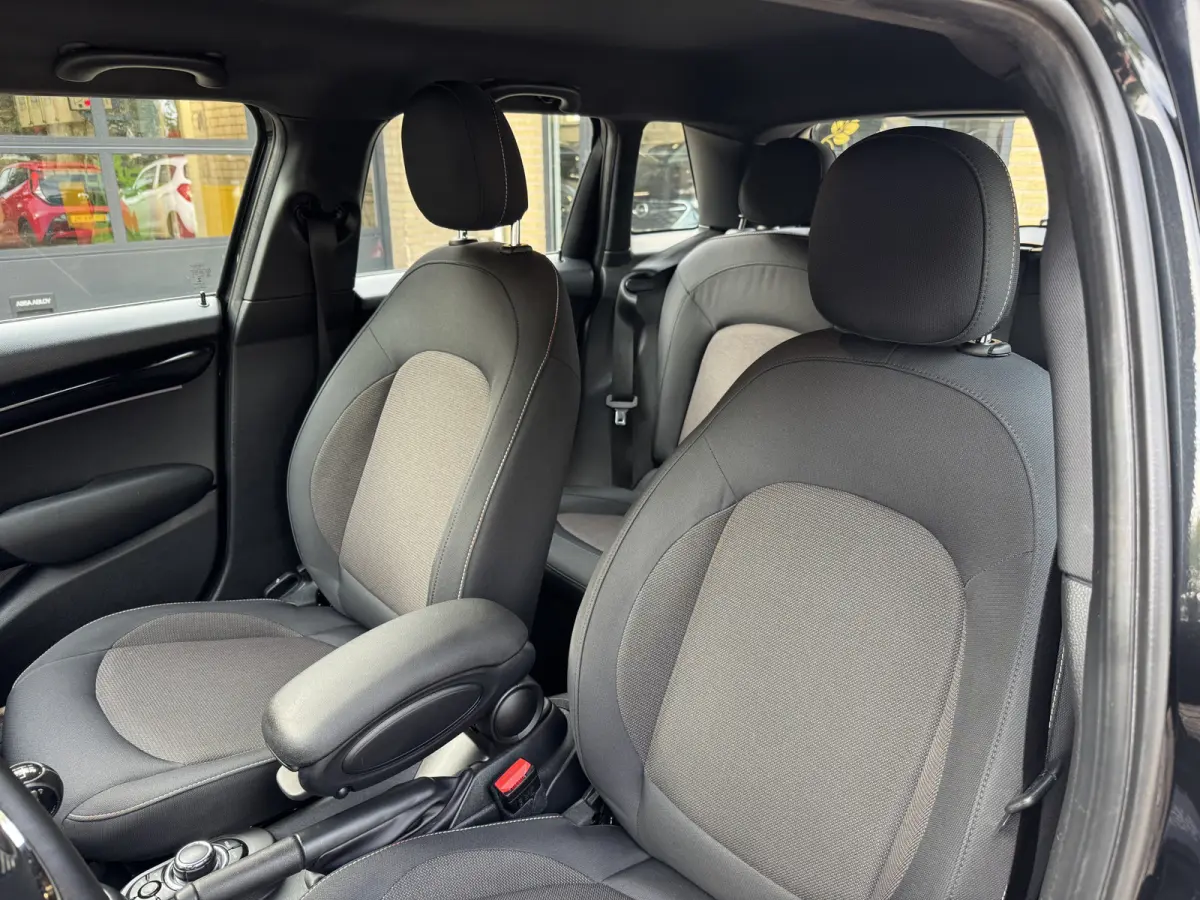 1.5 One Climate Control Led Navi Carplay
