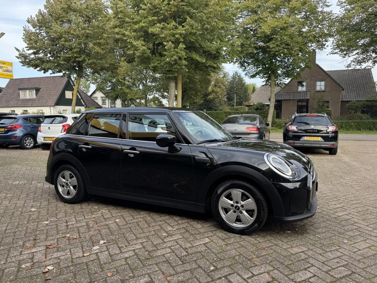 1.5 One Climate Control Led Navi Carplay