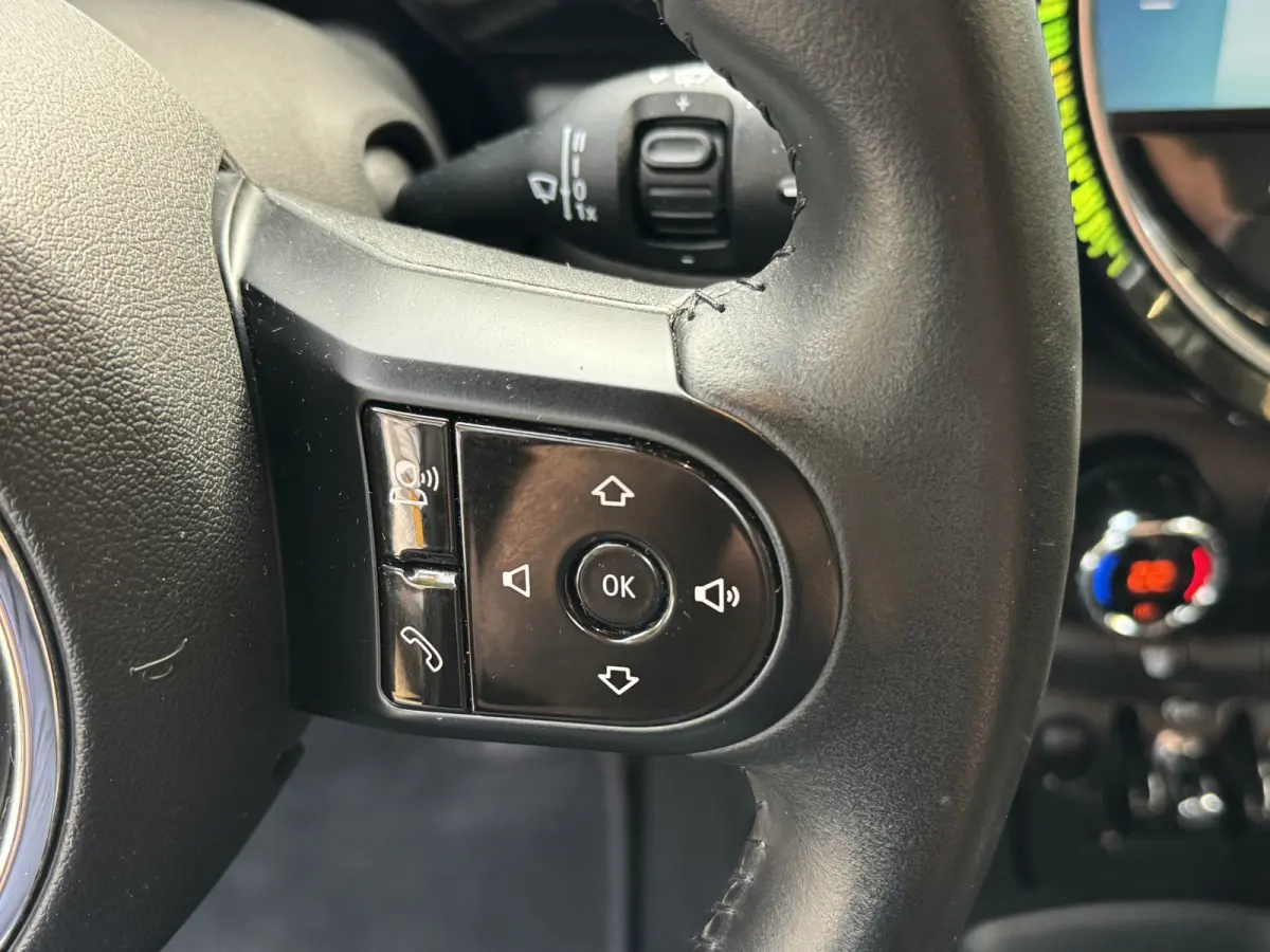 1.5 One Climate Control Led Navi Carplay