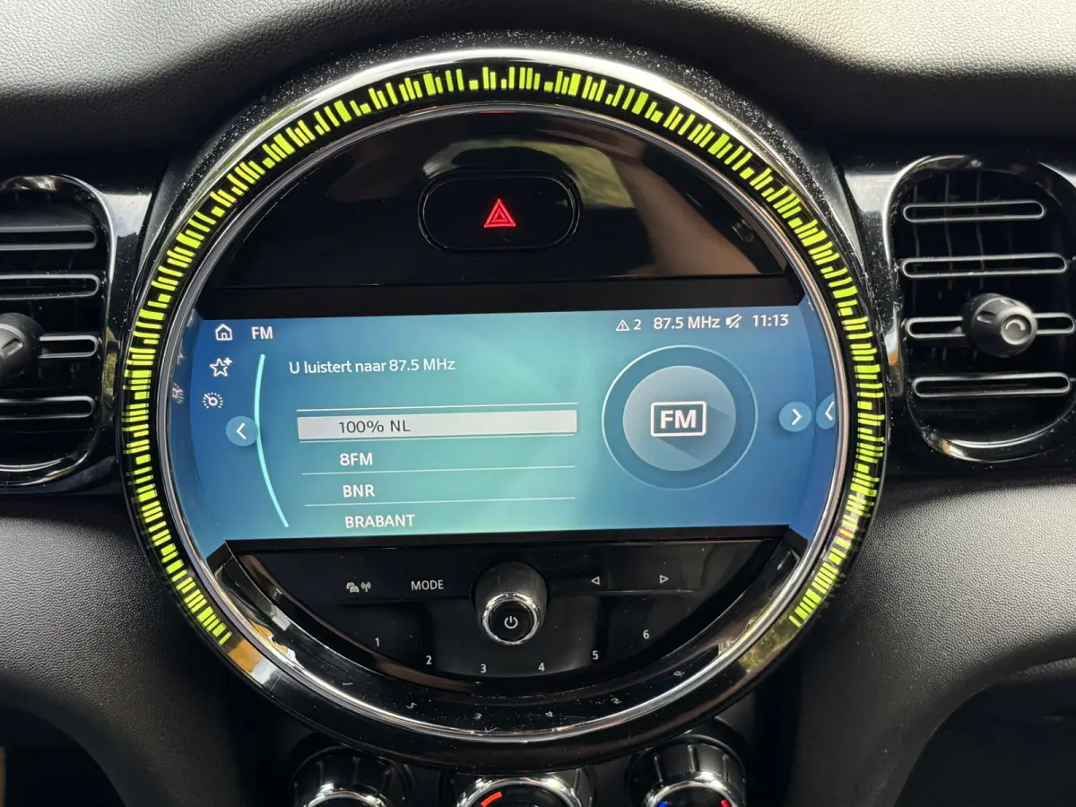 1.5 One Climate Control Led Navi Carplay