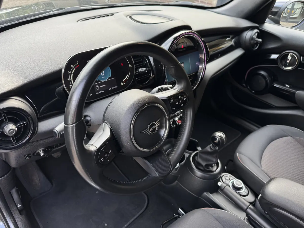 1.5 One Climate Control Led Navi Carplay