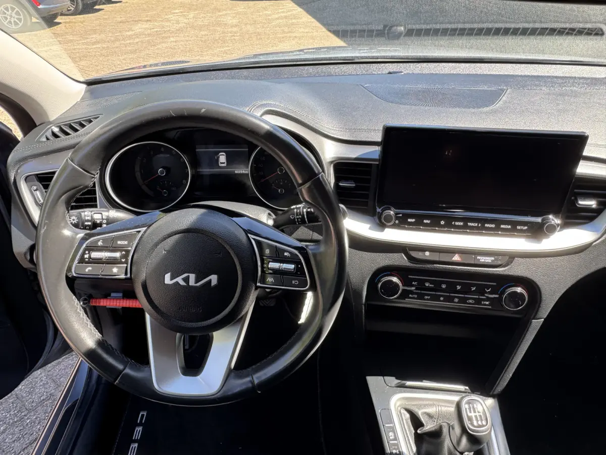 1.0 T-GDi DynamicLine Climate Control Navi Camera Carplay