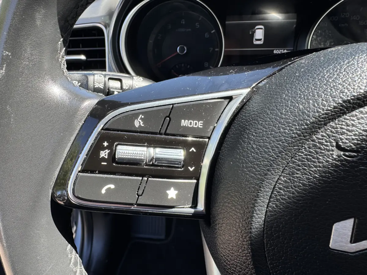 1.0 T-GDi DynamicLine Climate Control Navi Camera Carplay