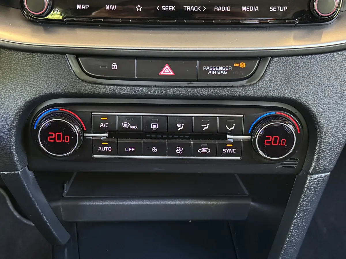 1.0 T-GDi DynamicLine Climate Control Navi Camera Carplay