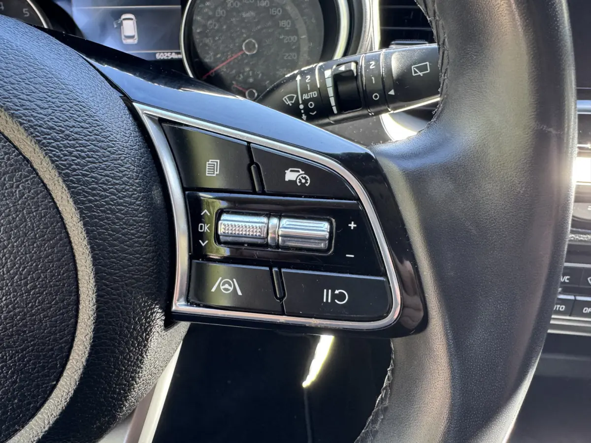 1.0 T-GDi DynamicLine Climate Control Navi Camera Carplay