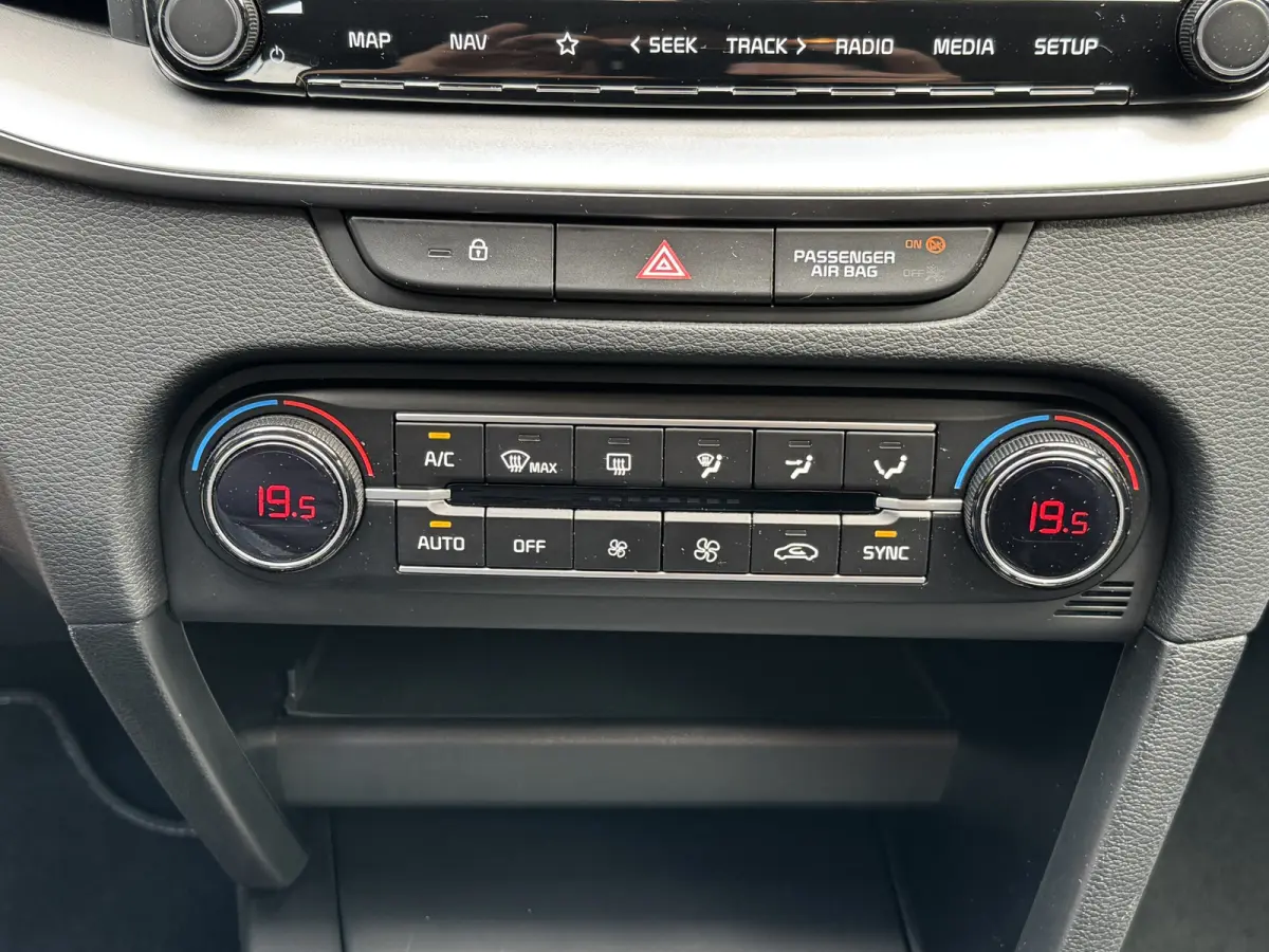 1.0 T-GDi DynamicLine Climate Control Navi Camera Carplay