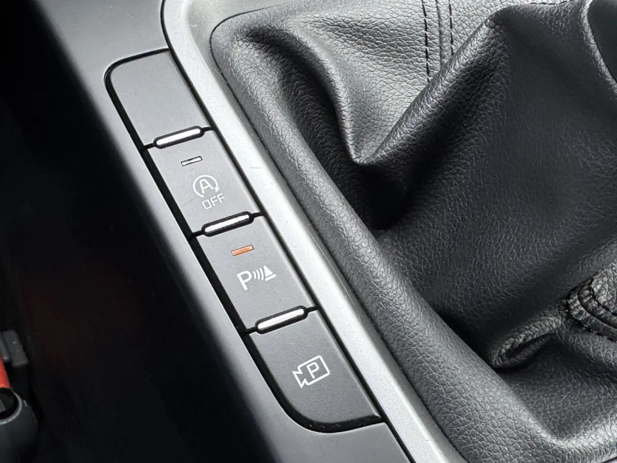 1.0 T-GDi DynamicLine Climate Control Navi Camera Carplay