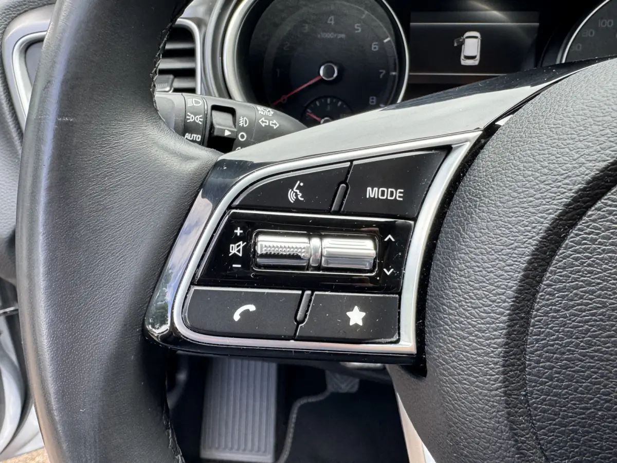 1.0 T-GDi DynamicLine Climate Control Navi Camera Carplay