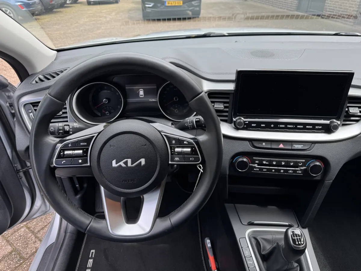 1.0 T-GDi DynamicLine Climate Control Navi Camera Carplay