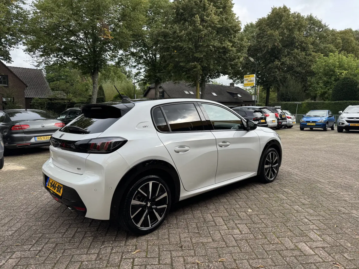 1.2 PureTech GT Pack Climate Control 3D Cockpit Pano Carplay