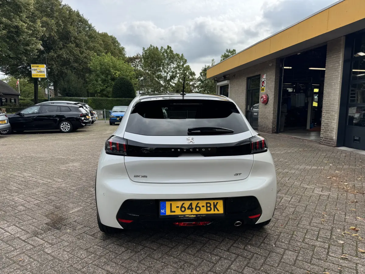 1.2 PureTech GT Pack Climate Control 3D Cockpit Pano Carplay